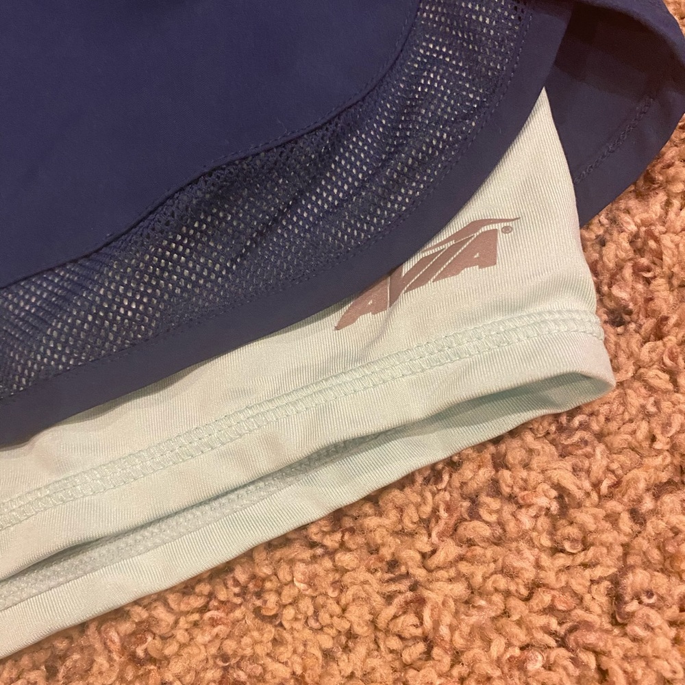 Shorts - Picture 2 of 3